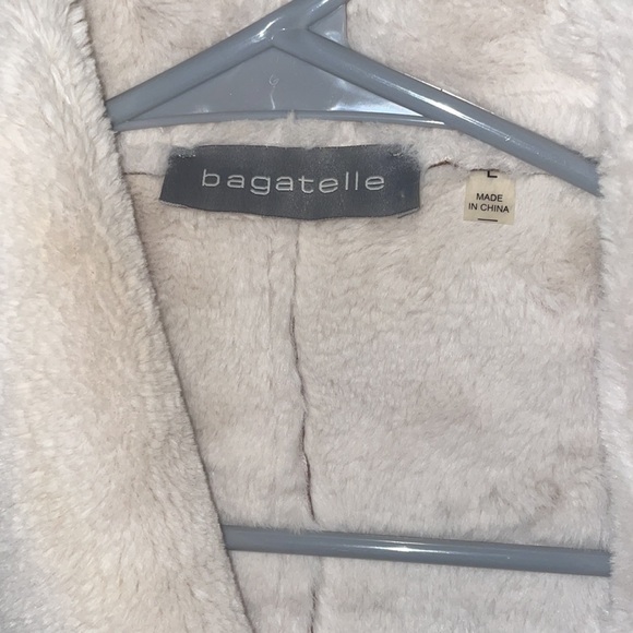Bagatelle - Picture 4 of 10